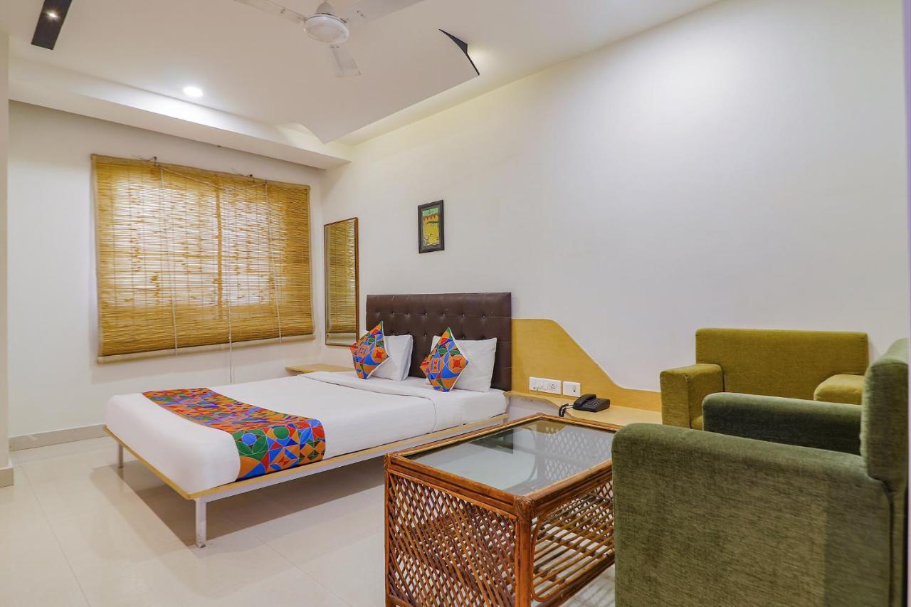 Fabhotel Aamantran & Banquet Halls - Nr Rtc X Roads Metro Station Χιντεραμπάντ Εξωτερικό φωτογραφία